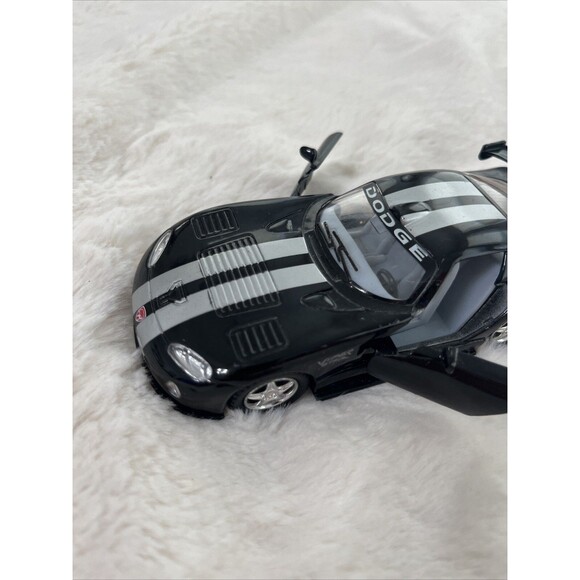 KINSMART DODGE VIPER GTS R DIECAST 1:36 TOY CAR - YEAR 2005 - Picture 7 of 12